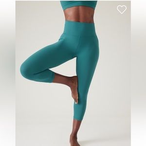 Athleta Salutation Stash Pocket II Capri